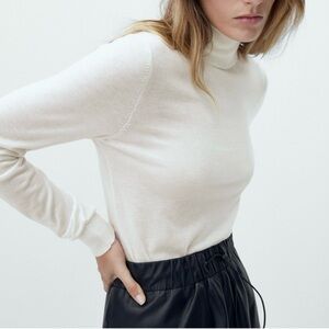 Massimo Dutti Cream Turtleneck Sweater EUC